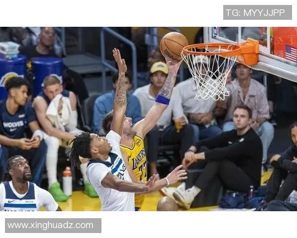 开拓者与湖人激战常规赛球迷期待精彩对决与精彩瞬间